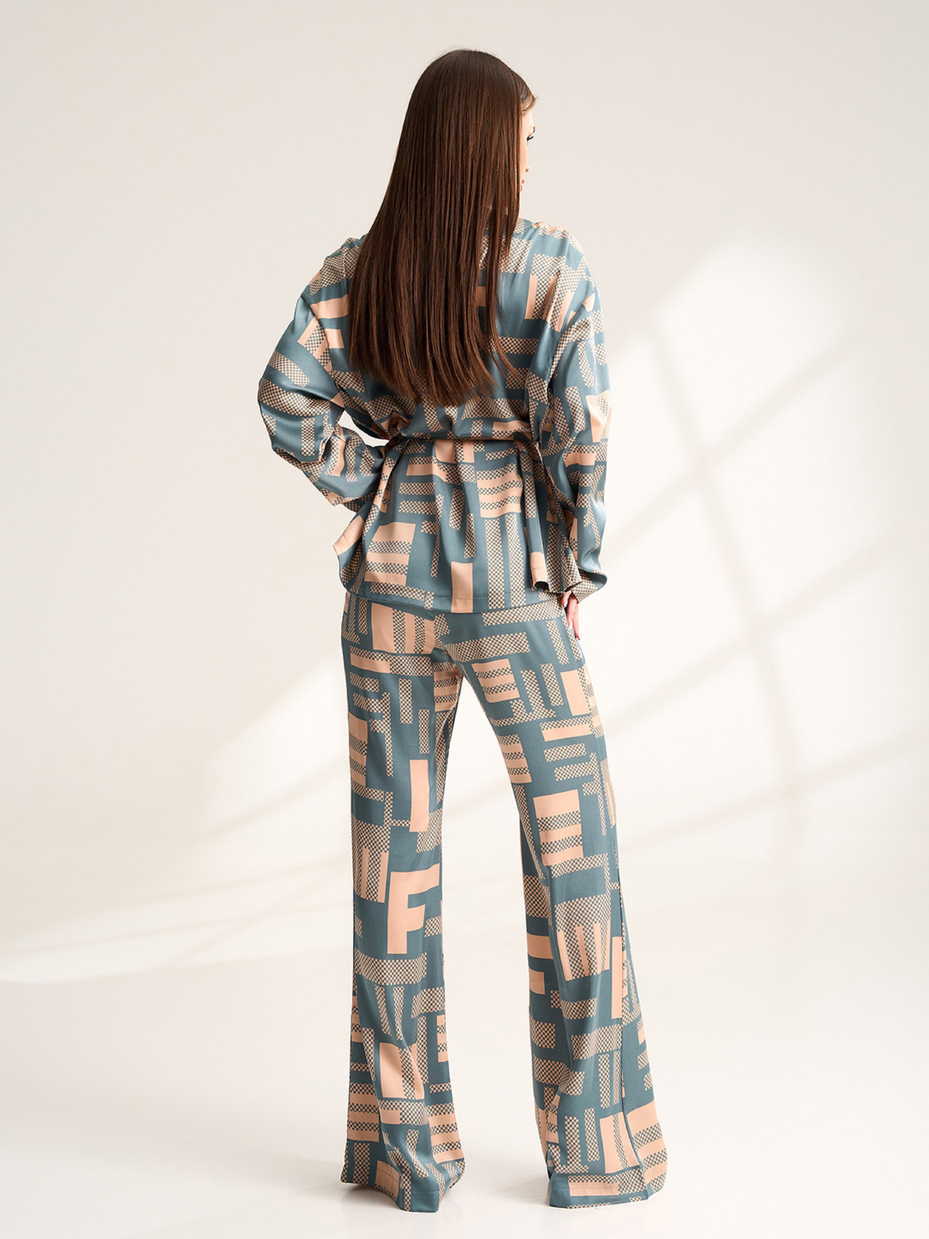 Костюмы модель 15520_оливковый Костюмы модель 15520_оливковый Фото