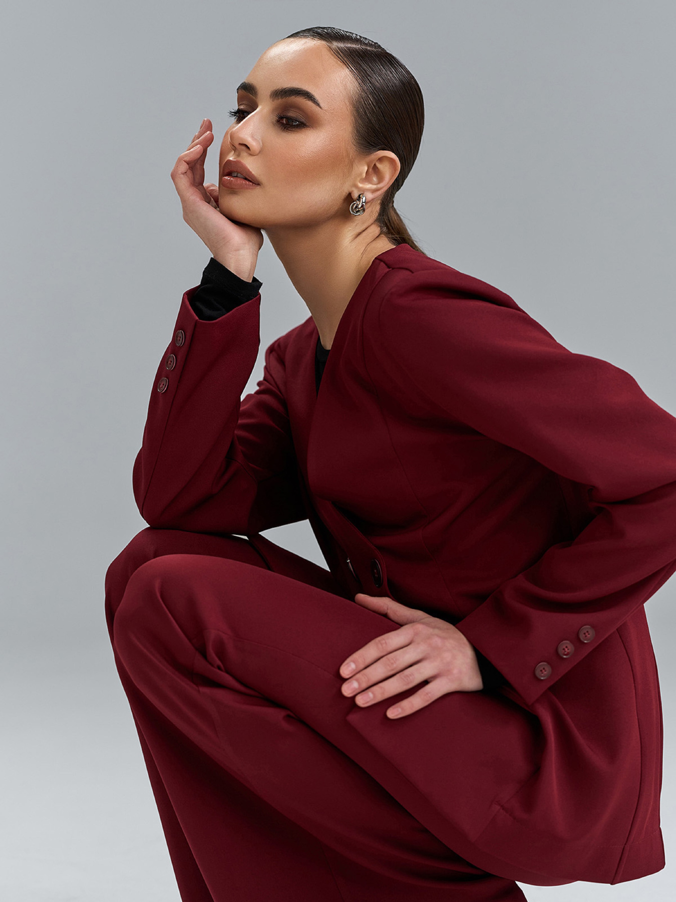 Деловой костюм ISSA Plus модель 15527_бордовый Деловой костюм ISSA Plus модель 15527_бордовый Фото