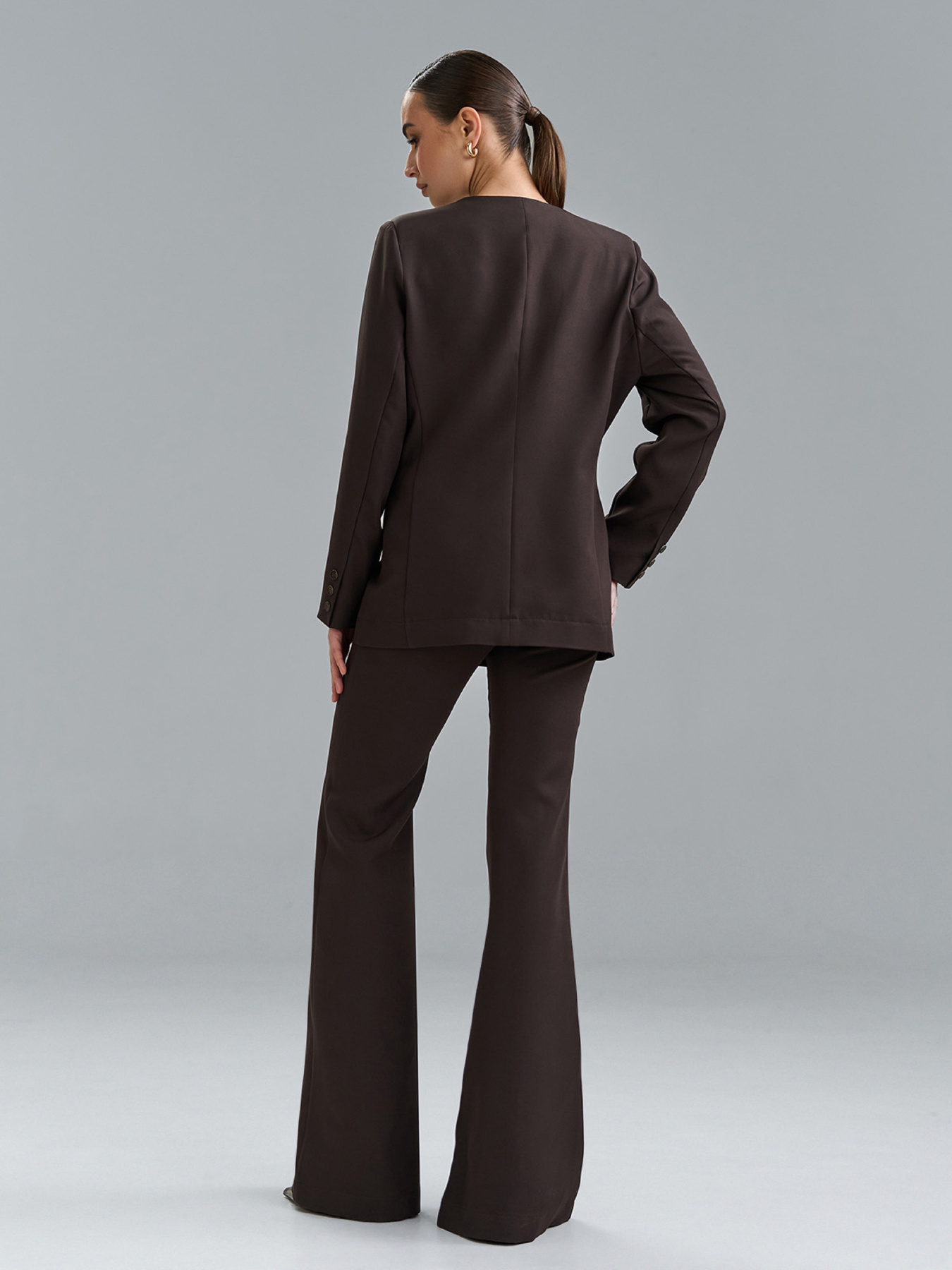 Діловий костюм ISSA Plus модель 15527_темно-коричневый Діловий костюм ISSA Plus модель 15527_темно-коричневый Фото