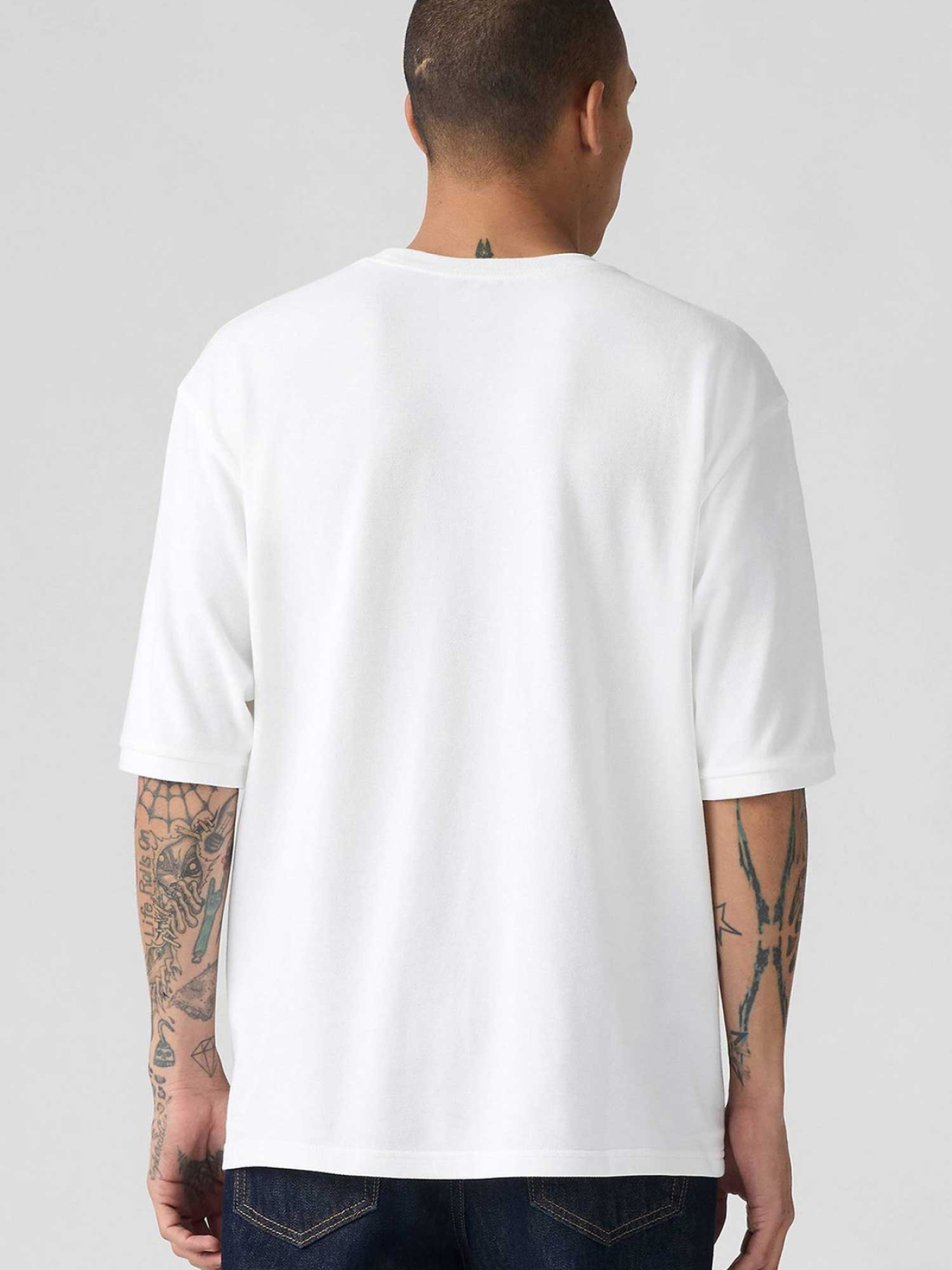 Чоловіча біла футболка модель 001MN;0001 Фото