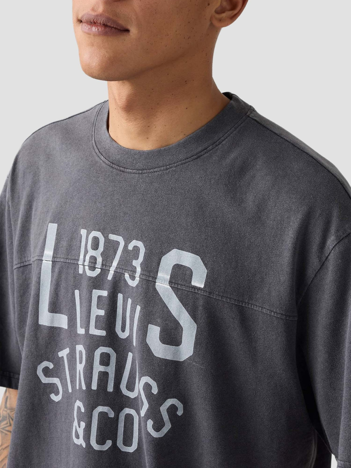 Чоловіча темно-сіра футболка модель 003QV;0000 Фото