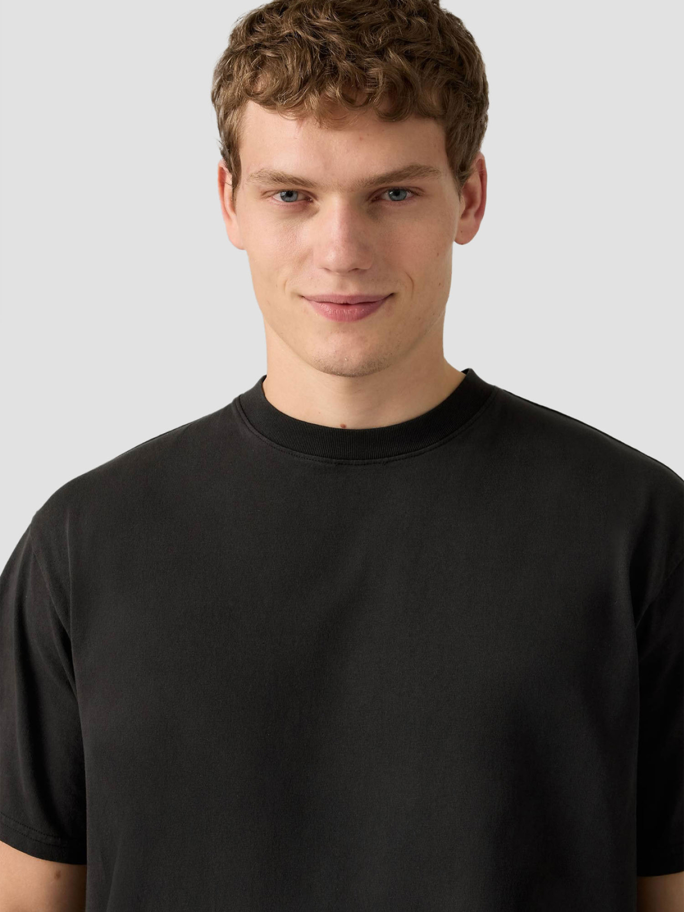 Мужская черная футболка модель 0049F;0025 Фото