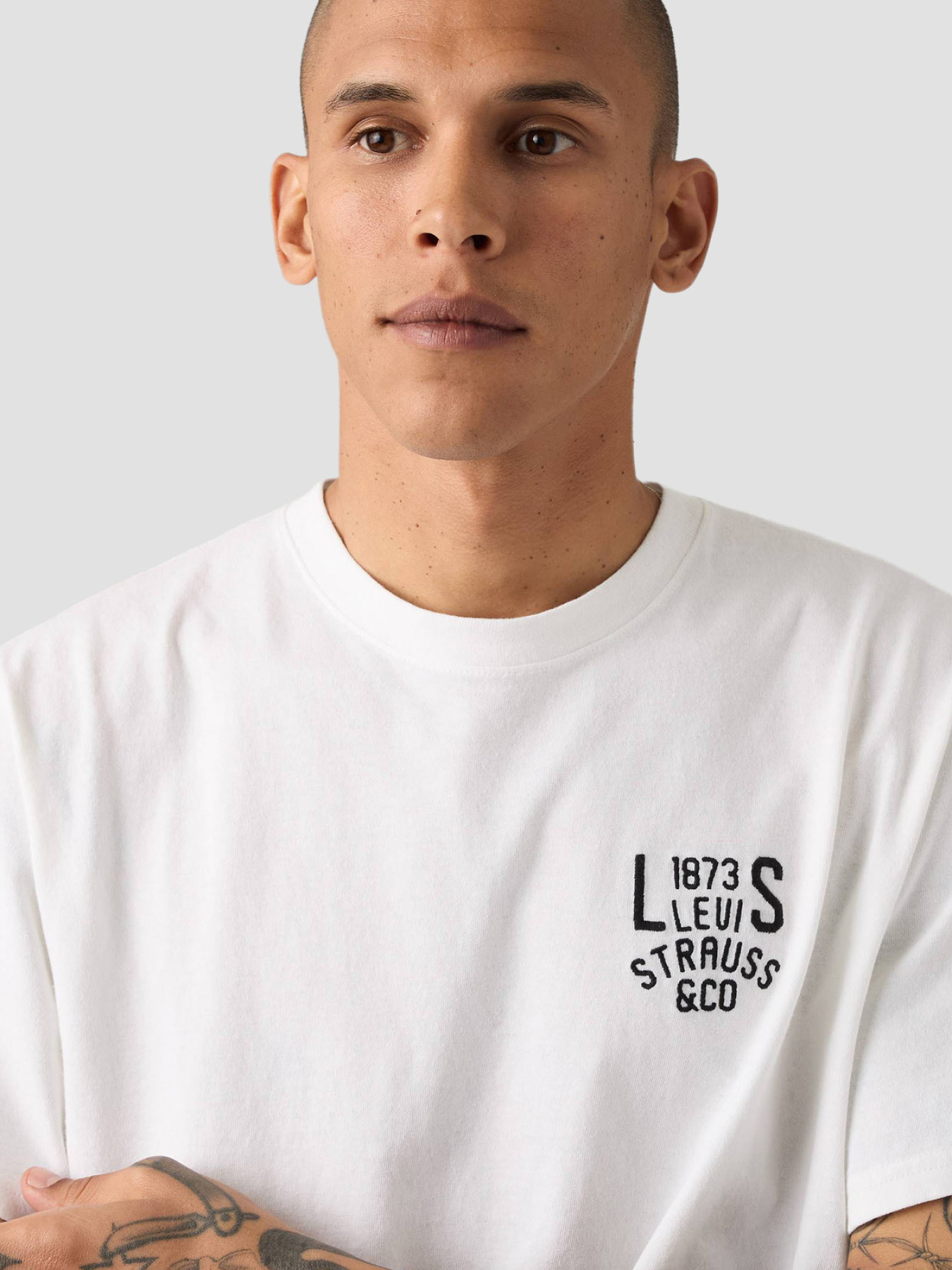 Мужская белая футболка модель 16143;2088 Фото