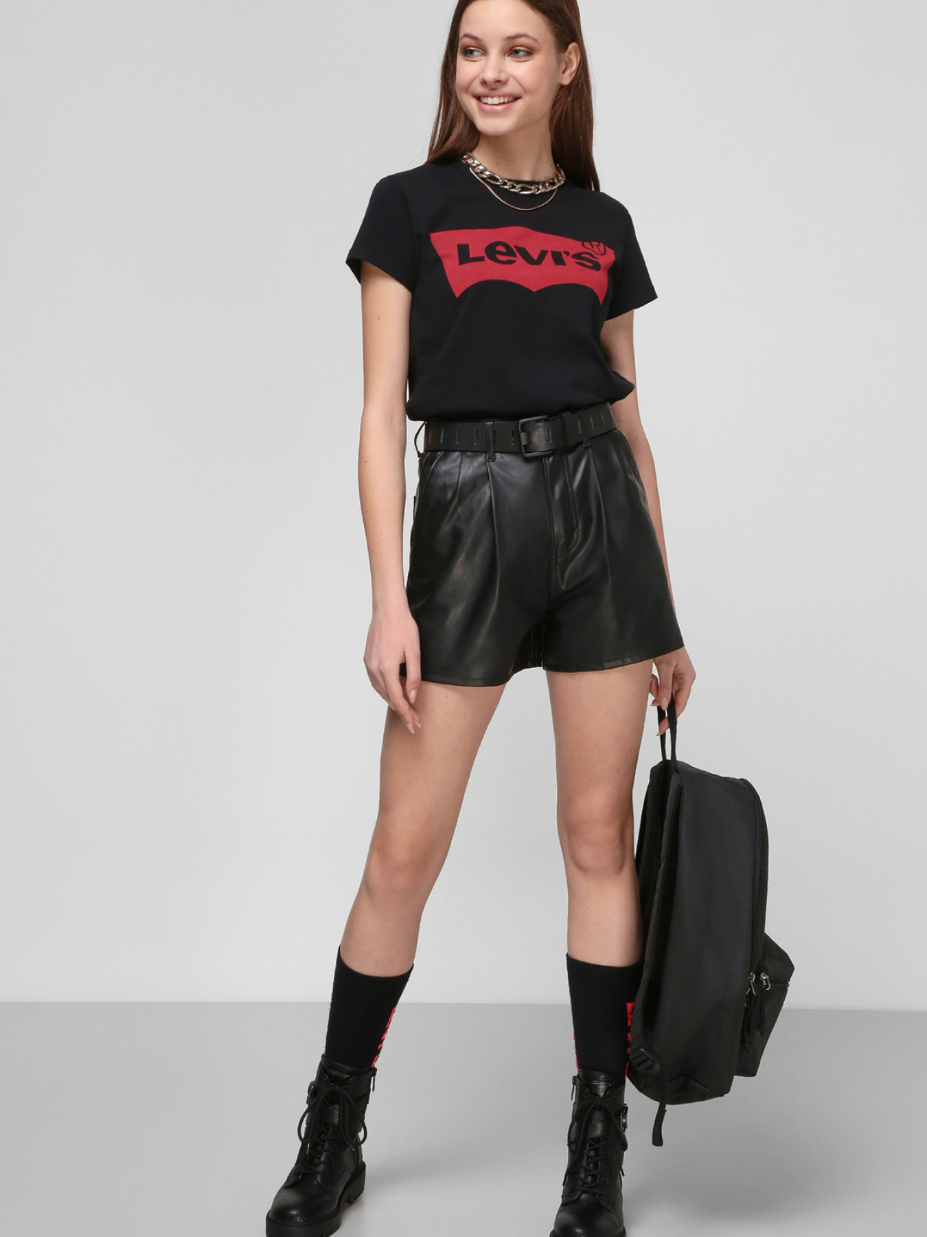 Жіноча чорна футболка модель 17369;0201 Фото