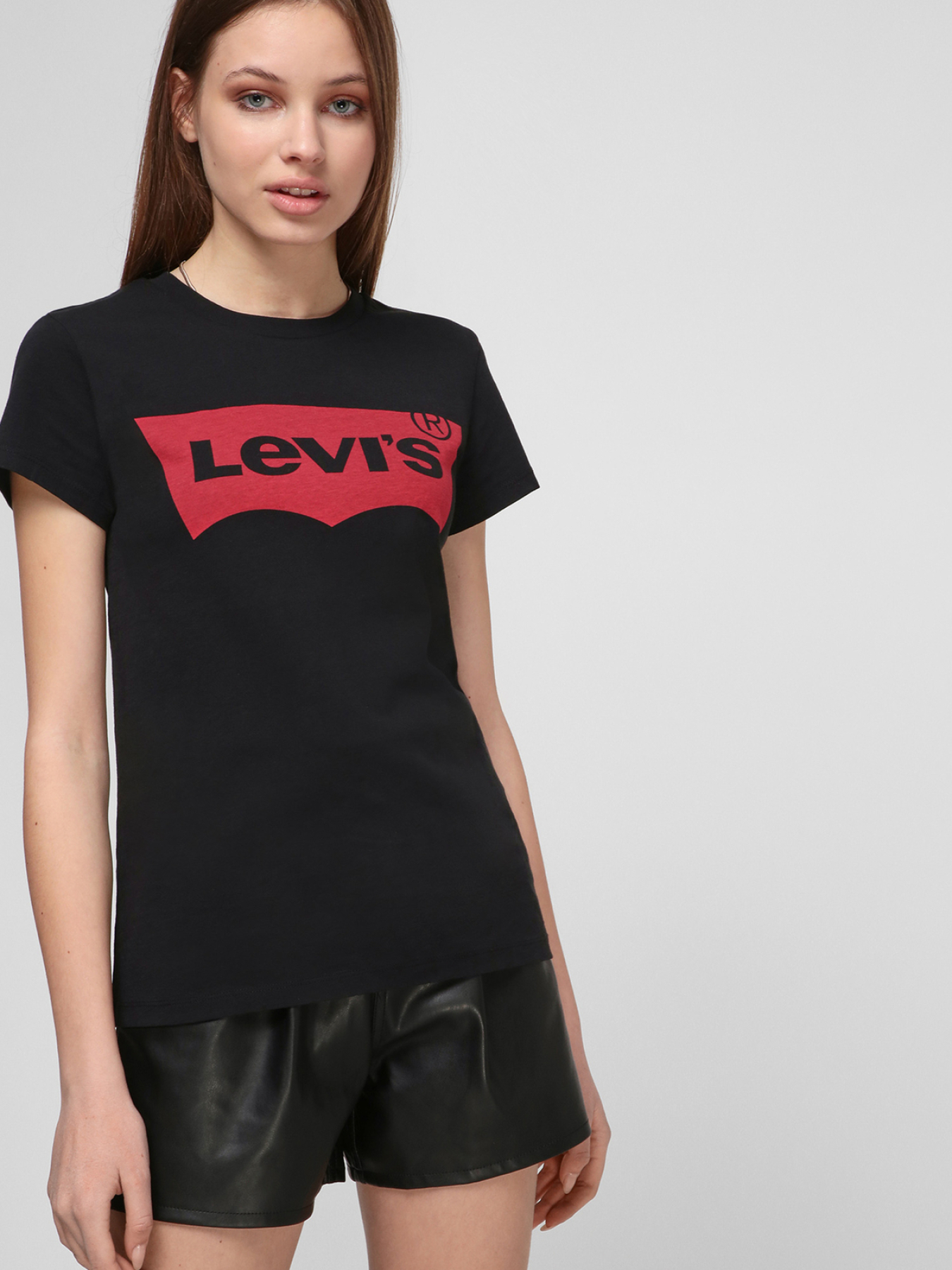 Жіноча чорна футболка модель 17369;0201 Фото