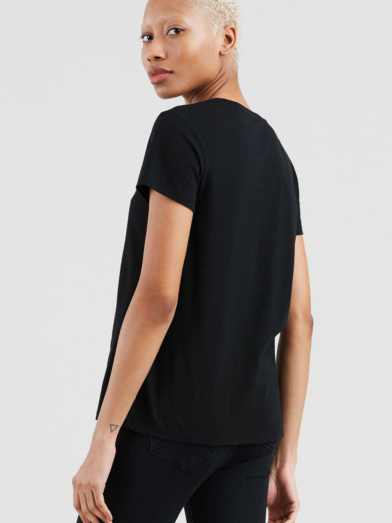 Жіноча чорна футболка модель 17369;0483 Фото