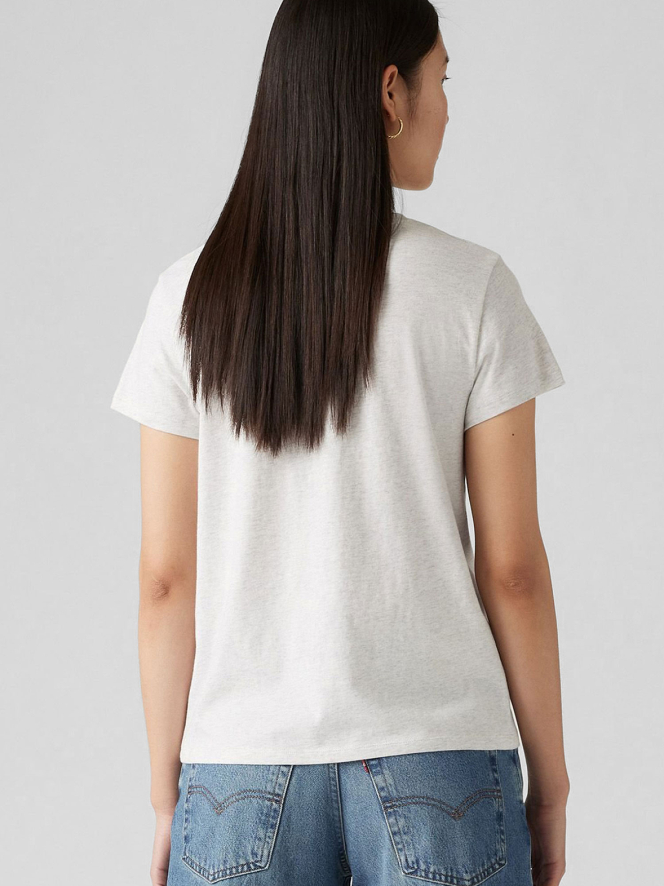Жіноча світло-сіра футболка модель 17369;2800 Фото