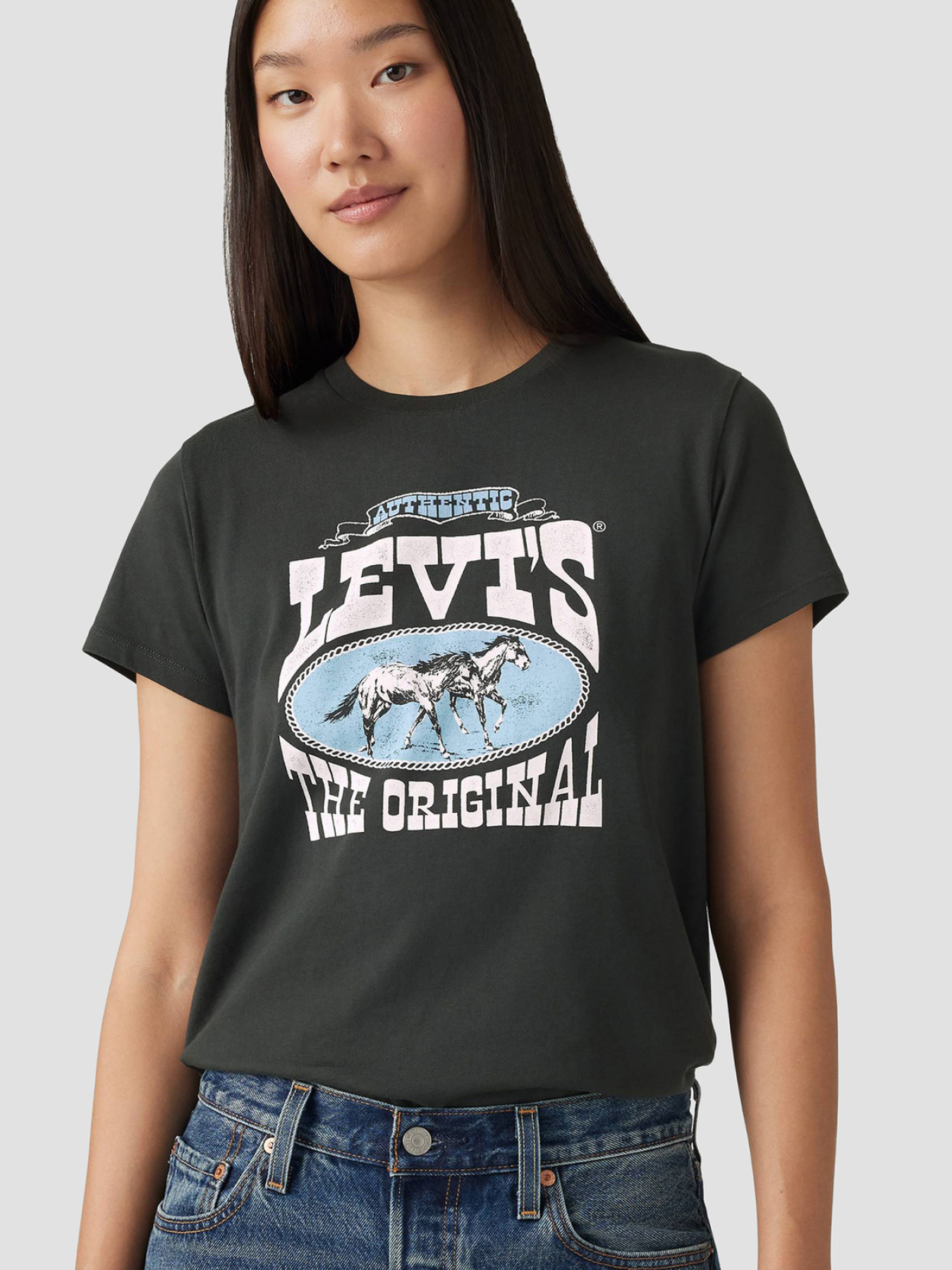 Жіноча чорна футболка модель 17369;3023 Фото