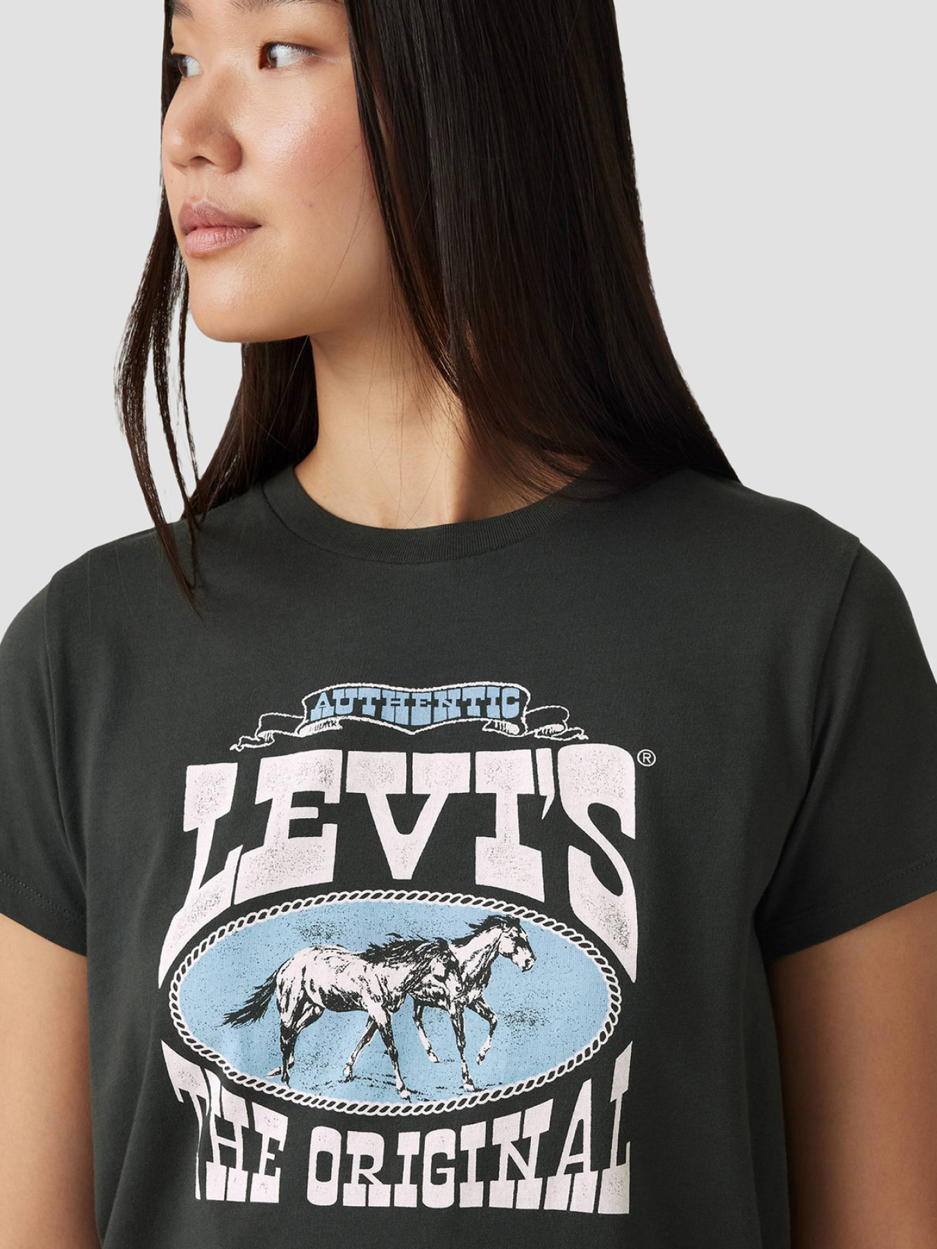 Жіноча чорна футболка модель 17369;3023 Фото