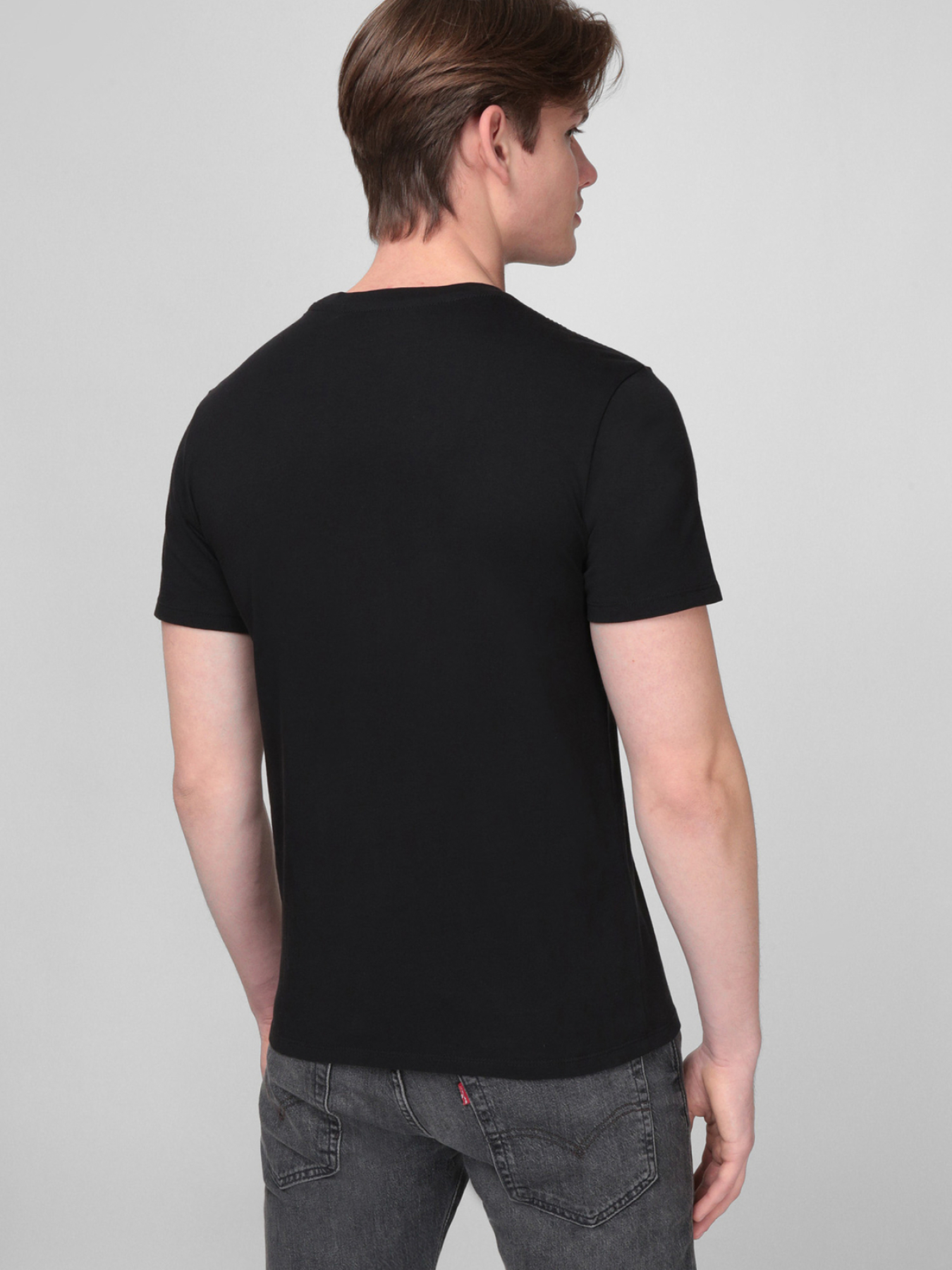 Мужская черная футболка модель 17783;0137 Фото