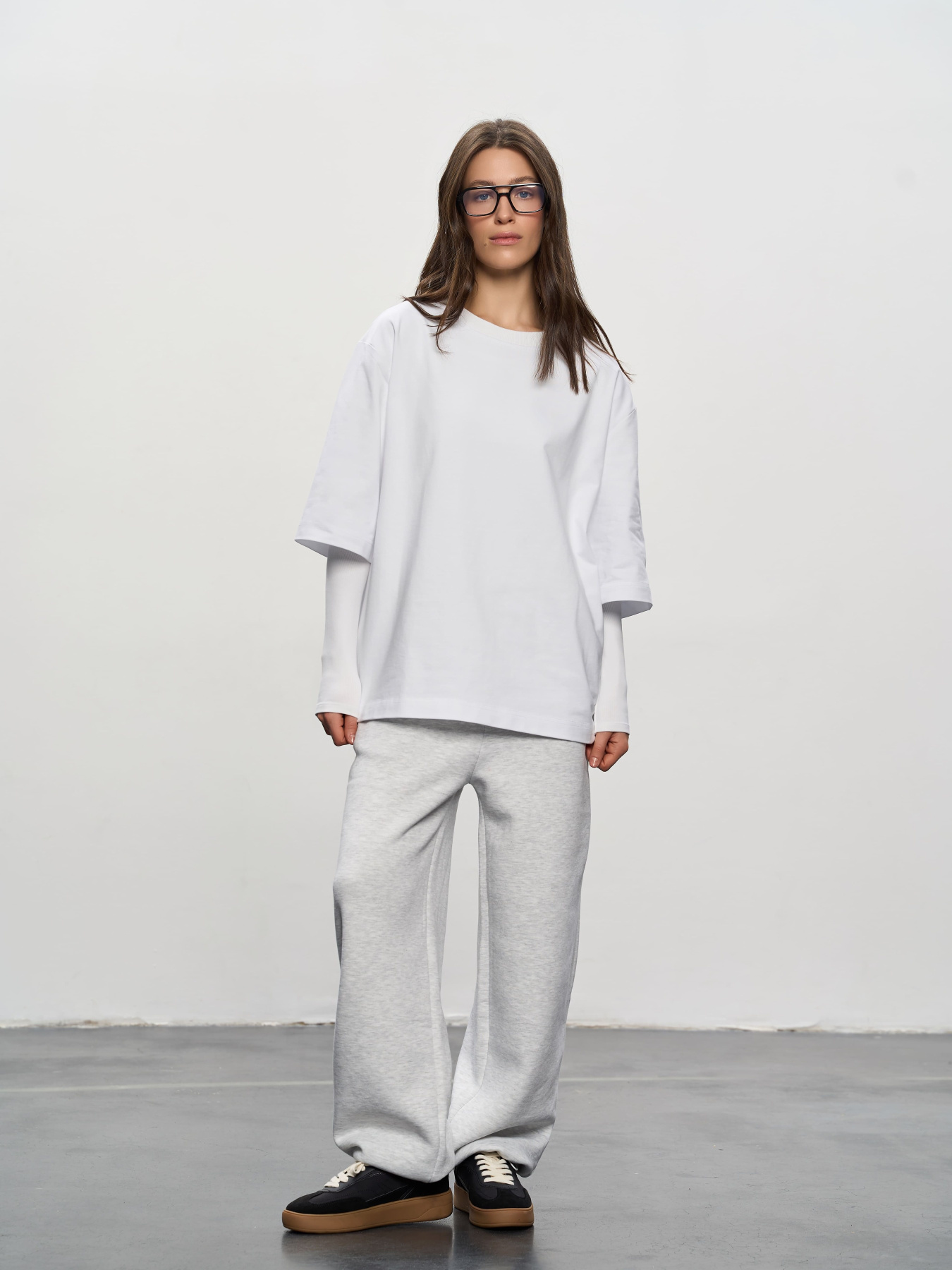 Футболка унісекс білого кольору ТМ РОЗА модель 241201_white Фото