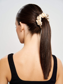 Резинка для волосся з натурального шовку "З чистого листа" Obiimy модель R-20 Фото