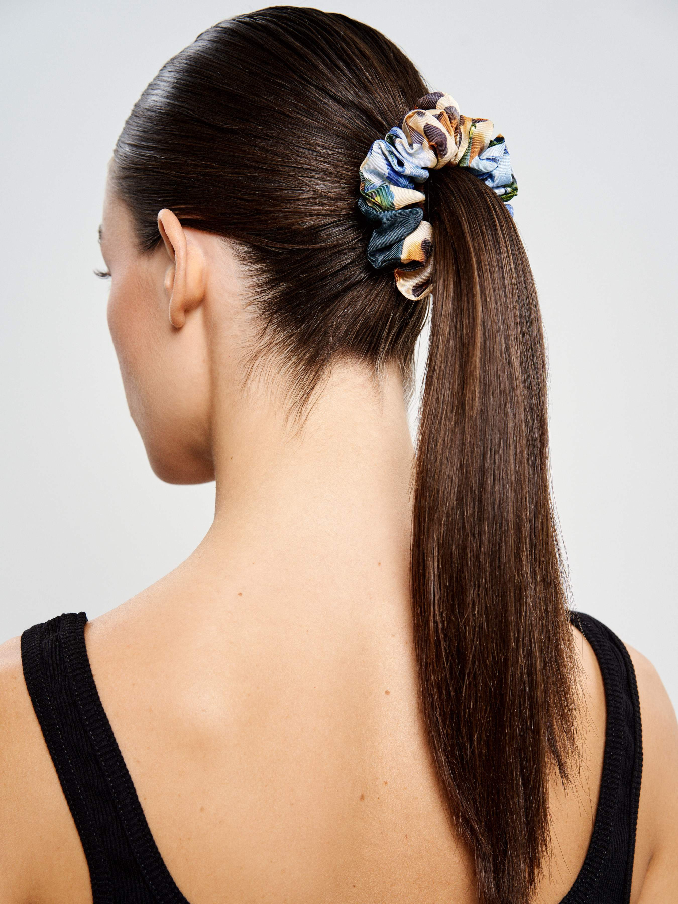 Резинка для волосся з натурального шовку "Сміливий дотик" Obiimy модель R-22 Фото