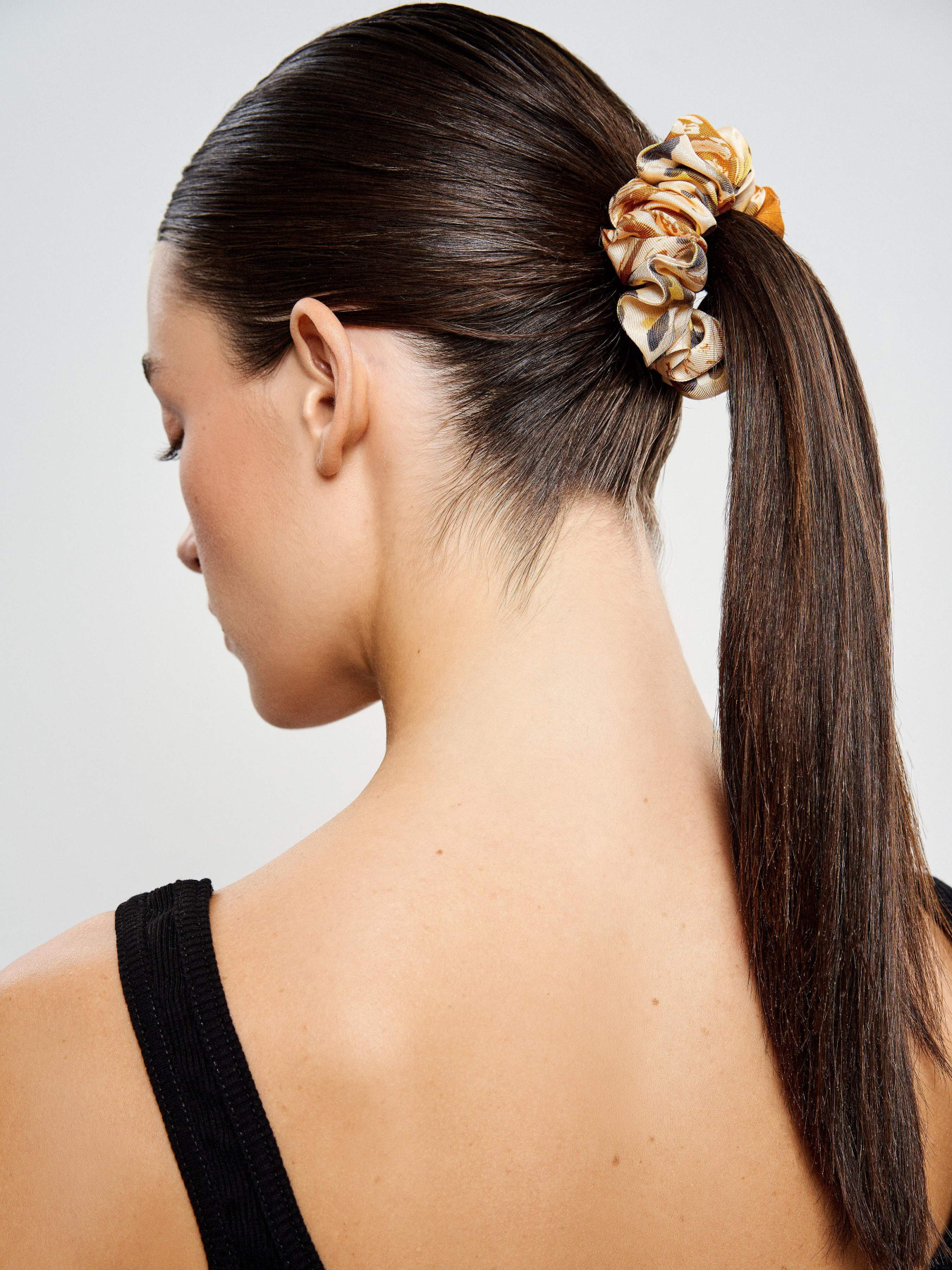 Резинка для волосся з натурального шовку "Грація" Obiimy модель R-25 Фото