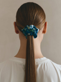 Резинка для волосся з натурального шовку "Мелодія двох" Obiimy модель R-27 Фото