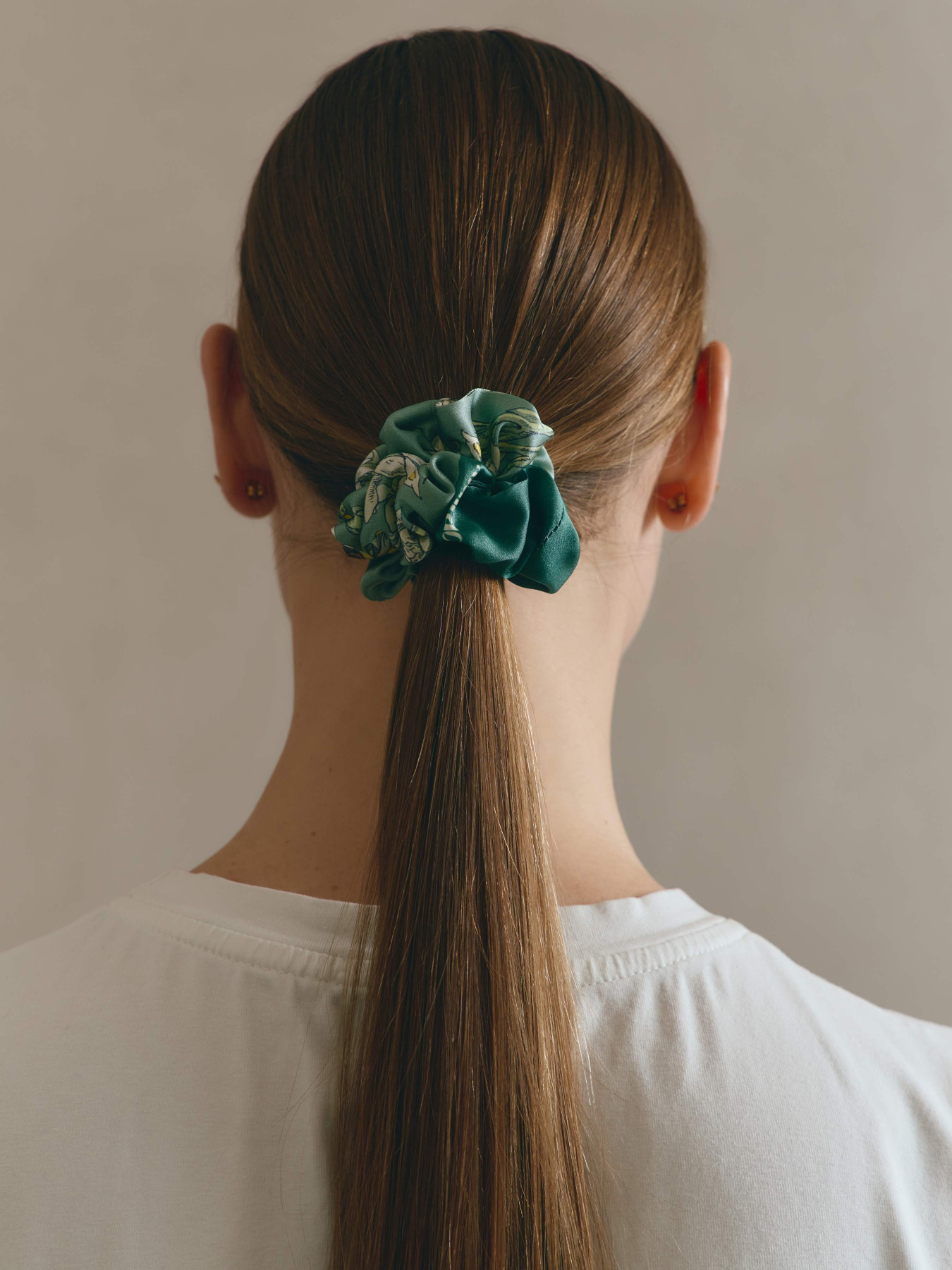 Резинка для волосся з натурального шовку "Єднання" Obiimy модель R-28 Фото