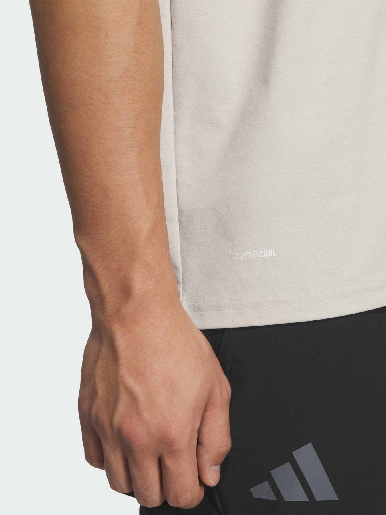 Спортивная футболка Adidas модель KE3703 Спортивная футболка Adidas модель KE3703 Фото