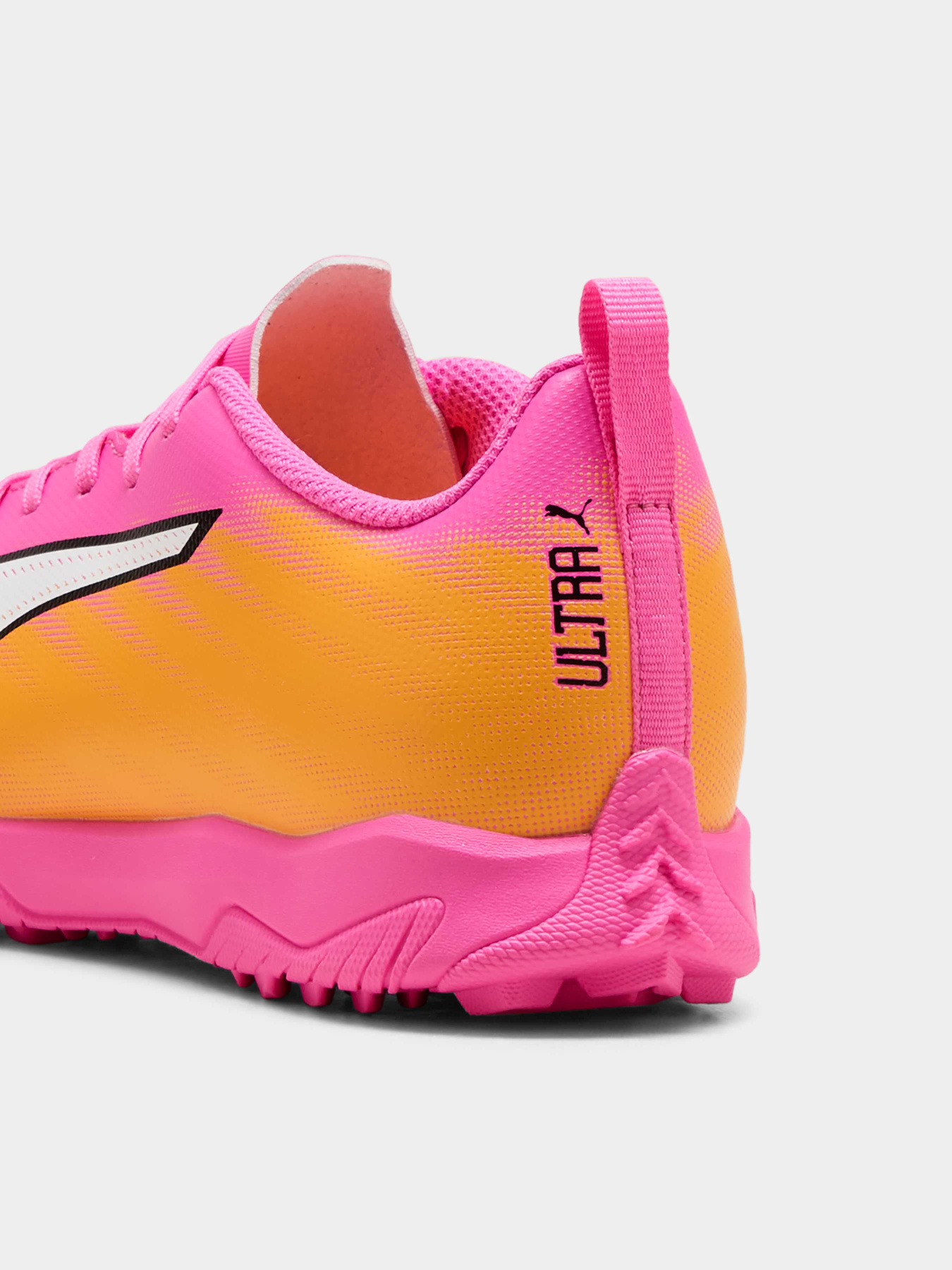 Кросівки PUMA Ultra 6 Play Tt Jr модель 108989 Фото