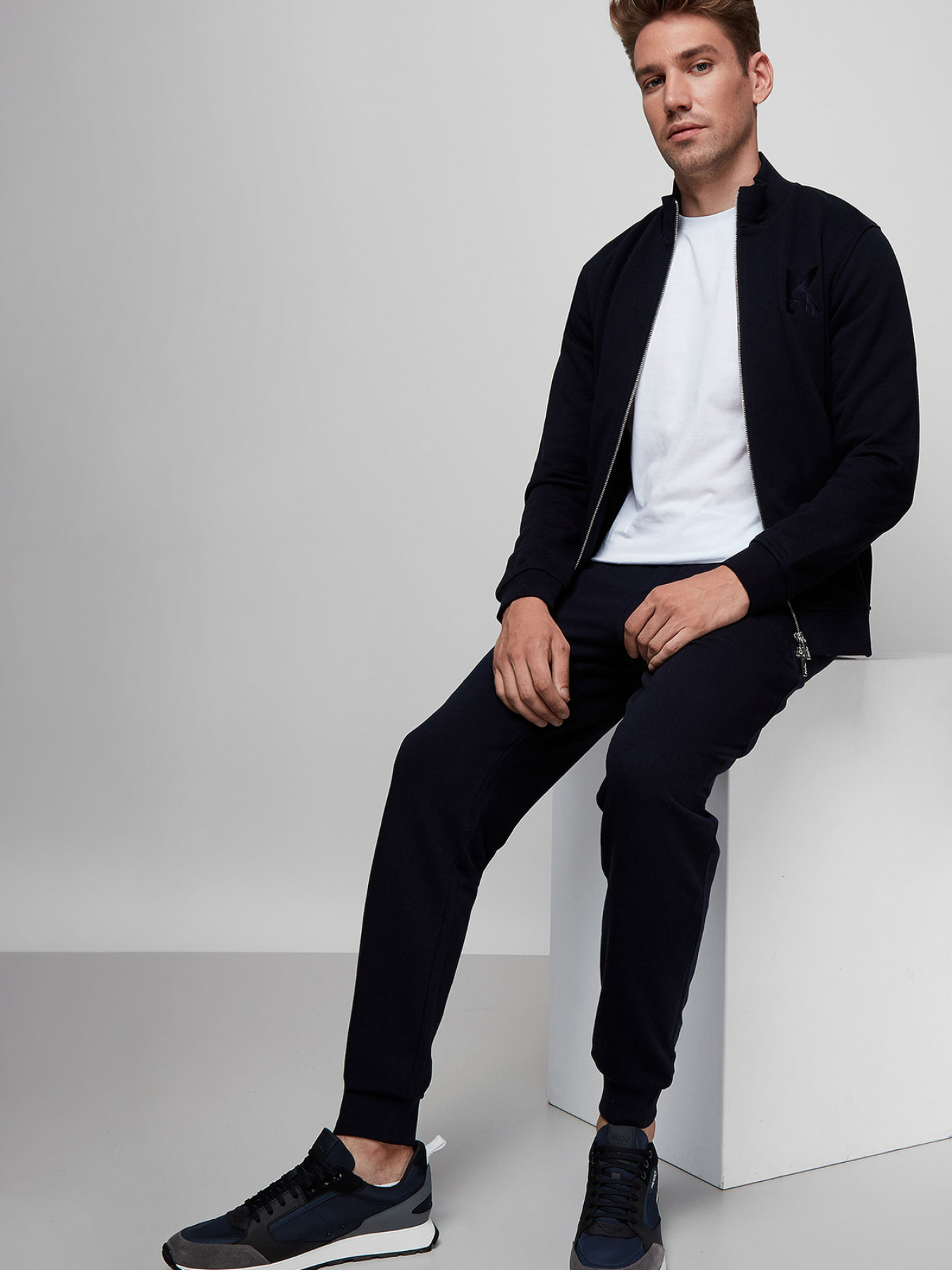 Штаны спортивные Karl Lagerfeld модель 500900.705893;690 Штаны спортивные Karl Lagerfeld модель 500900.705893;690 Фото