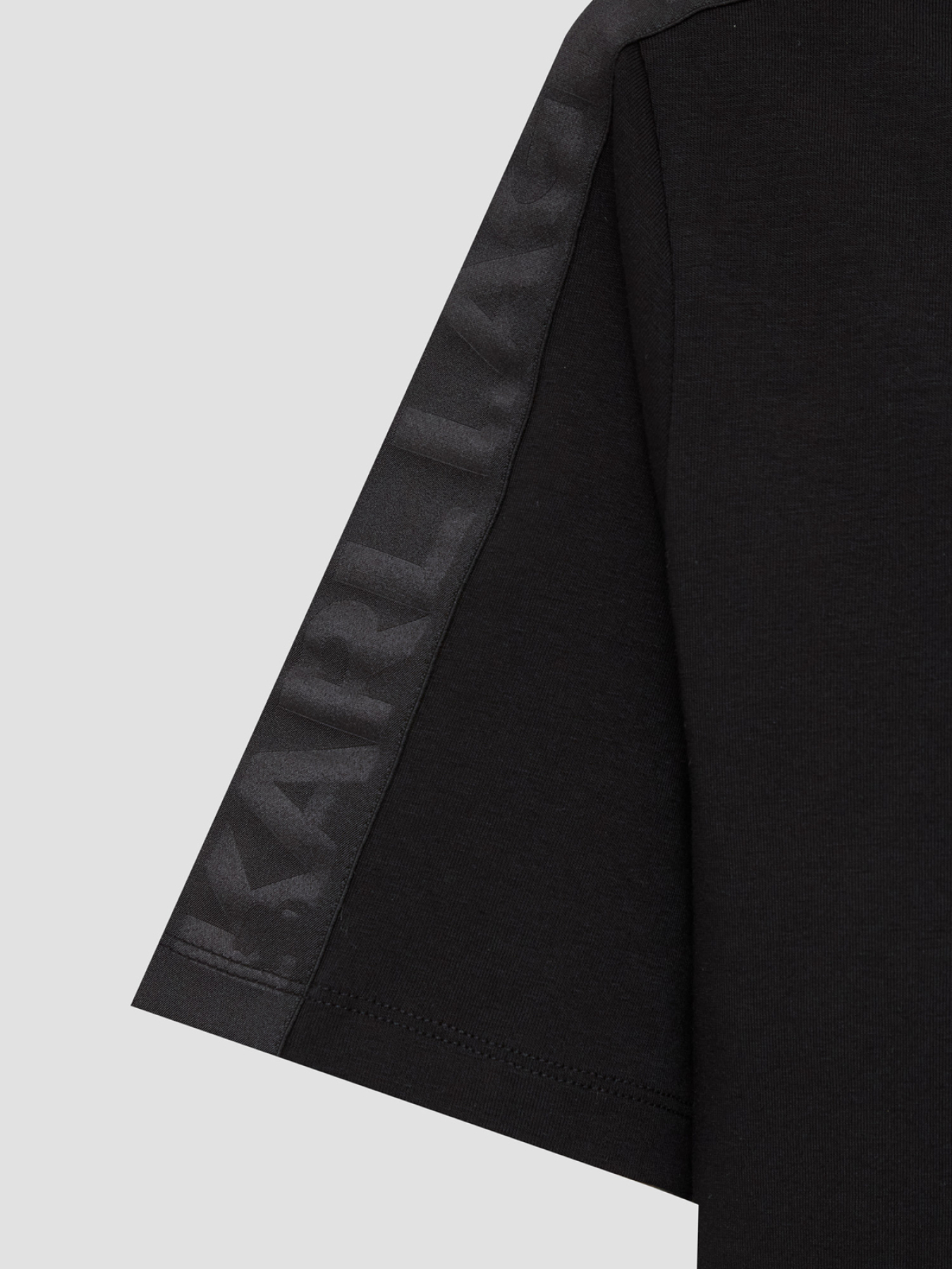 Футболка Karl Lagerfeld модель 562235.755048;990 Футболка Karl Lagerfeld модель 562235.755048;990 Фото