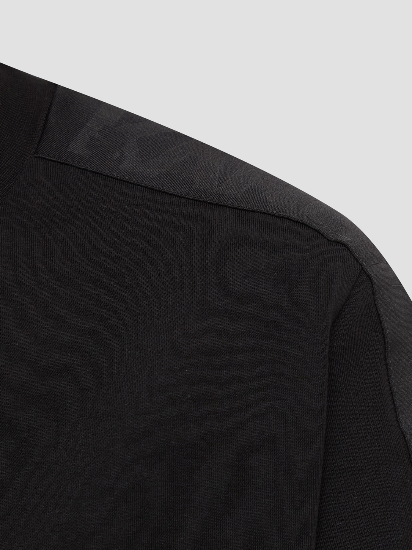 Футболка Karl Lagerfeld модель 562235.755048;990 Футболка Karl Lagerfeld модель 562235.755048;990 Фото