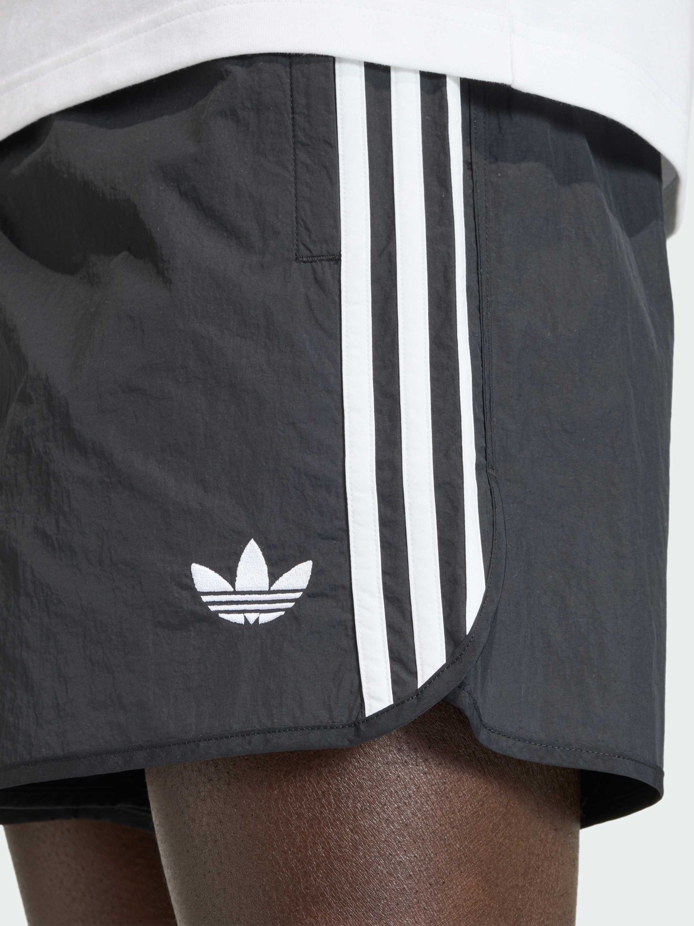 Повсякденні шорти Adidas Adicolor модель KE3571 Повсякденні шорти Adidas Adicolor модель KE3571 Фото