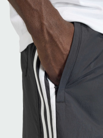 Повсякденні шорти Adidas Adicolor модель KE3571 Повсякденні шорти Adidas Adicolor модель KE3571 Фото