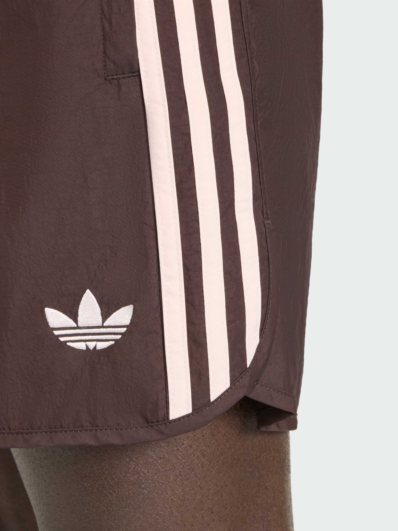 Повсякденні шорти Adidas Adicolor модель KE1662 Повсякденні шорти Adidas Adicolor модель KE1662 Фото