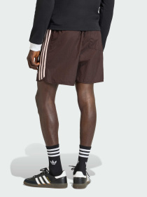 Повсякденні шорти Adidas Adicolor модель KE1662 Повсякденні шорти Adidas Adicolor модель KE1662 Фото