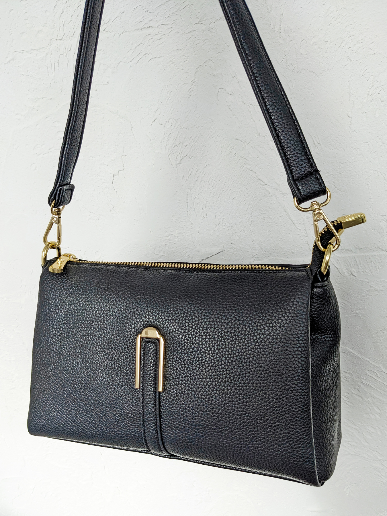 Практична та стильна жіноча сумка з якісної екошкіри модель 350015-1 Фото