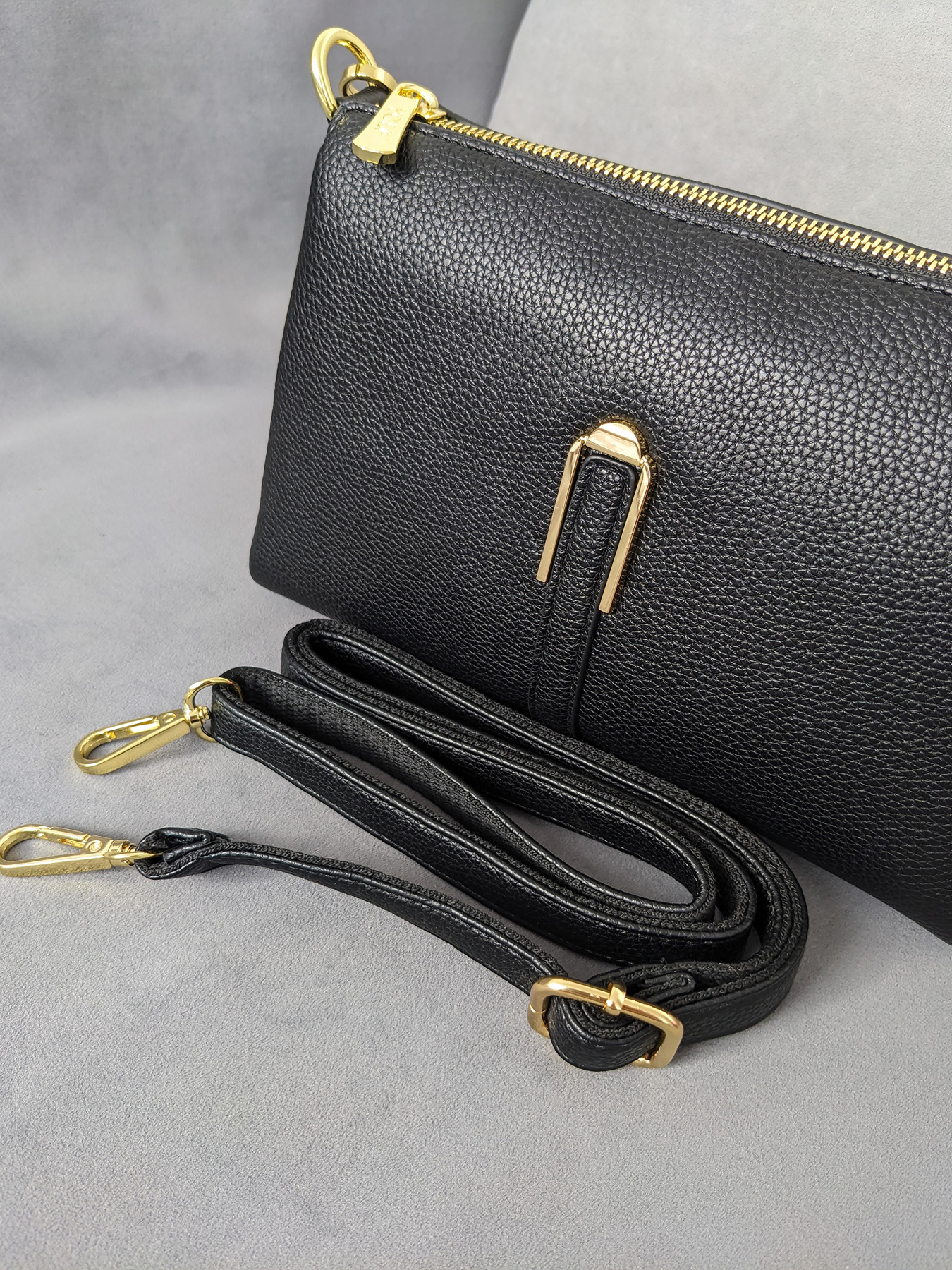 Практична та стильна жіноча сумка з якісної екошкіри модель 350015-1 Фото