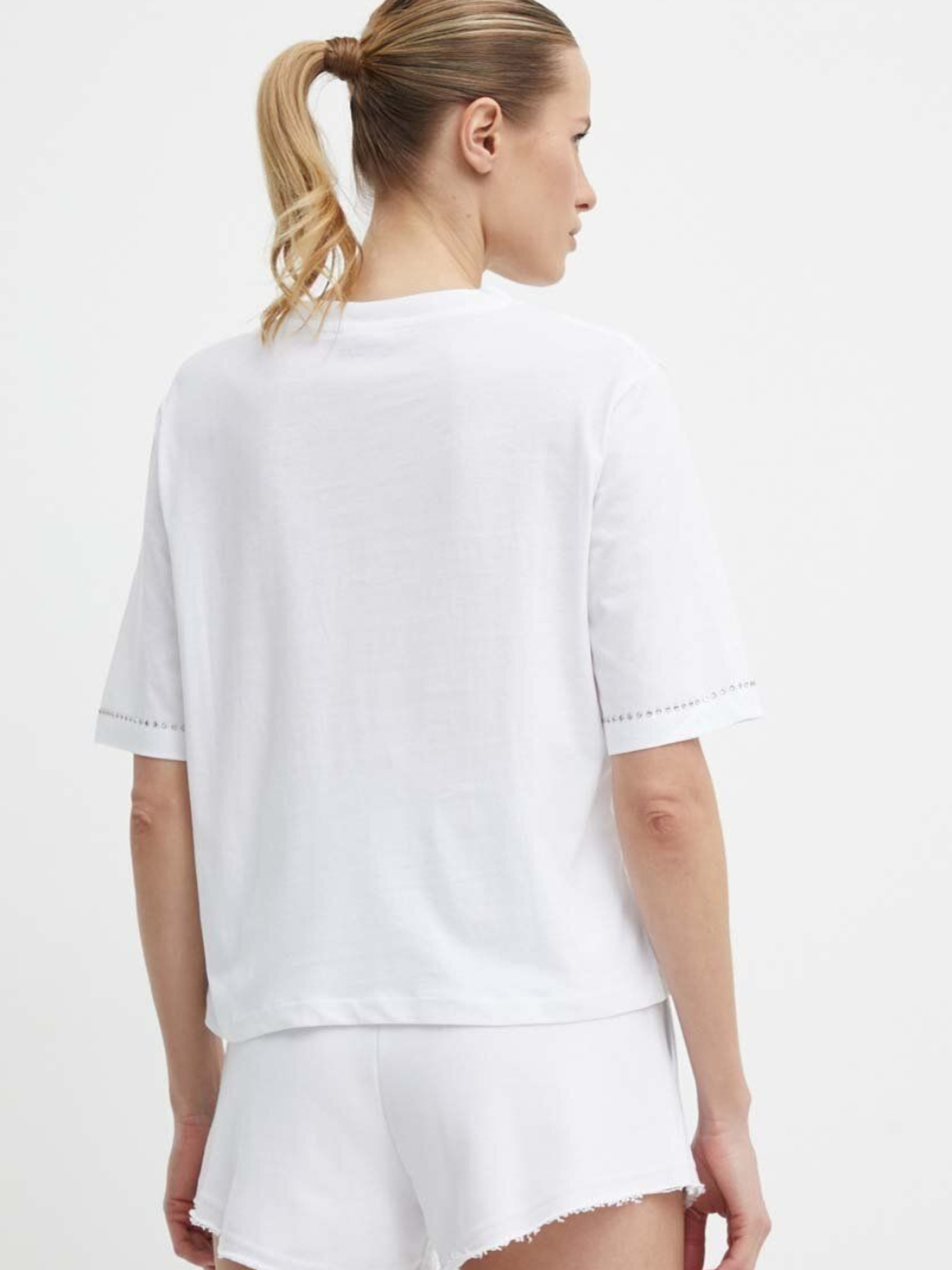 Футболка GUESS модель V4GI11.JA914;G011 Футболка GUESS модель V4GI11.JA914;G011 Фото