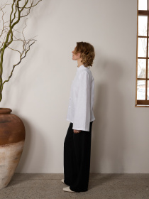 Лляна сорочка вільного крою з коміром- стійкою в східному стилі в білому кольорі модель copy_lFLSSCEIS-002 Фото