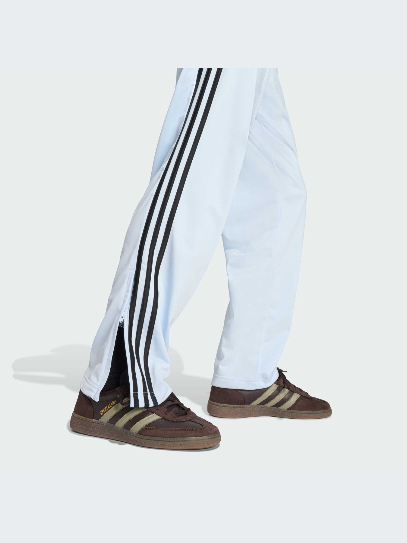 Брюки Adidas Adicolor модель KC8010-KZ Брюки Adidas Adicolor модель KC8010-KZ Фото