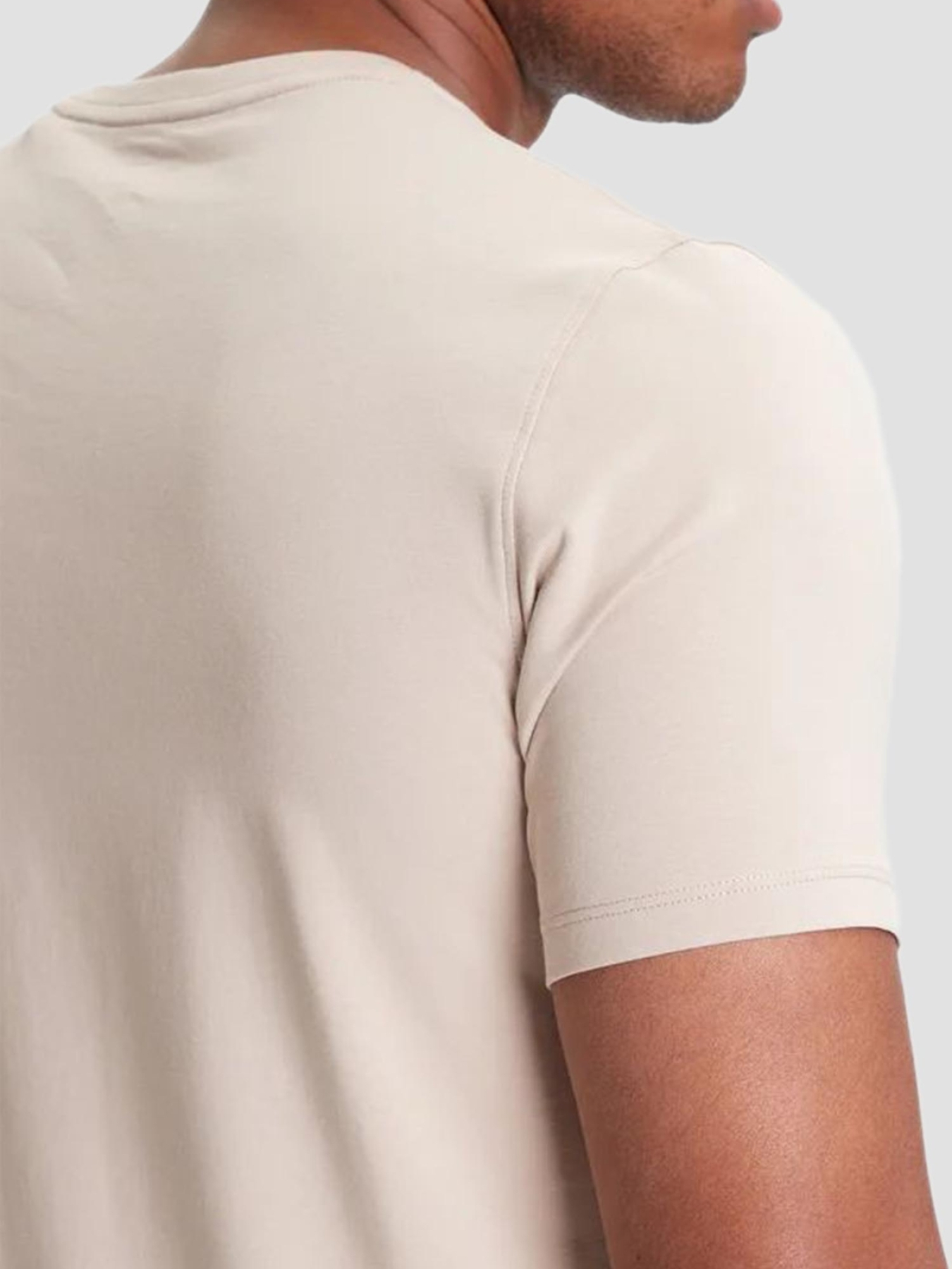 Футболка GUESS модель M4GI70.KC9X0;G1CA Футболка GUESS модель M4GI70.KC9X0;G1CA Фото