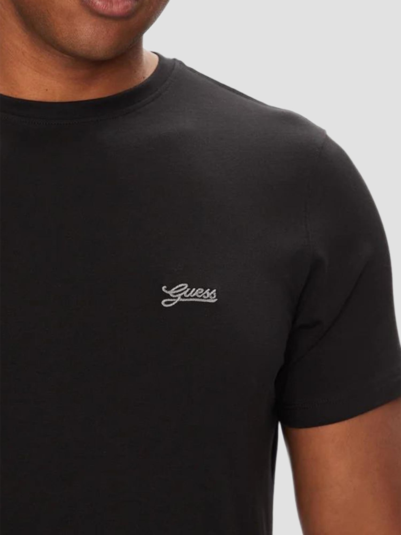 Футболка GUESS модель M4GI70.KC9X0;JBLK Футболка GUESS модель M4GI70.KC9X0;JBLK Фото