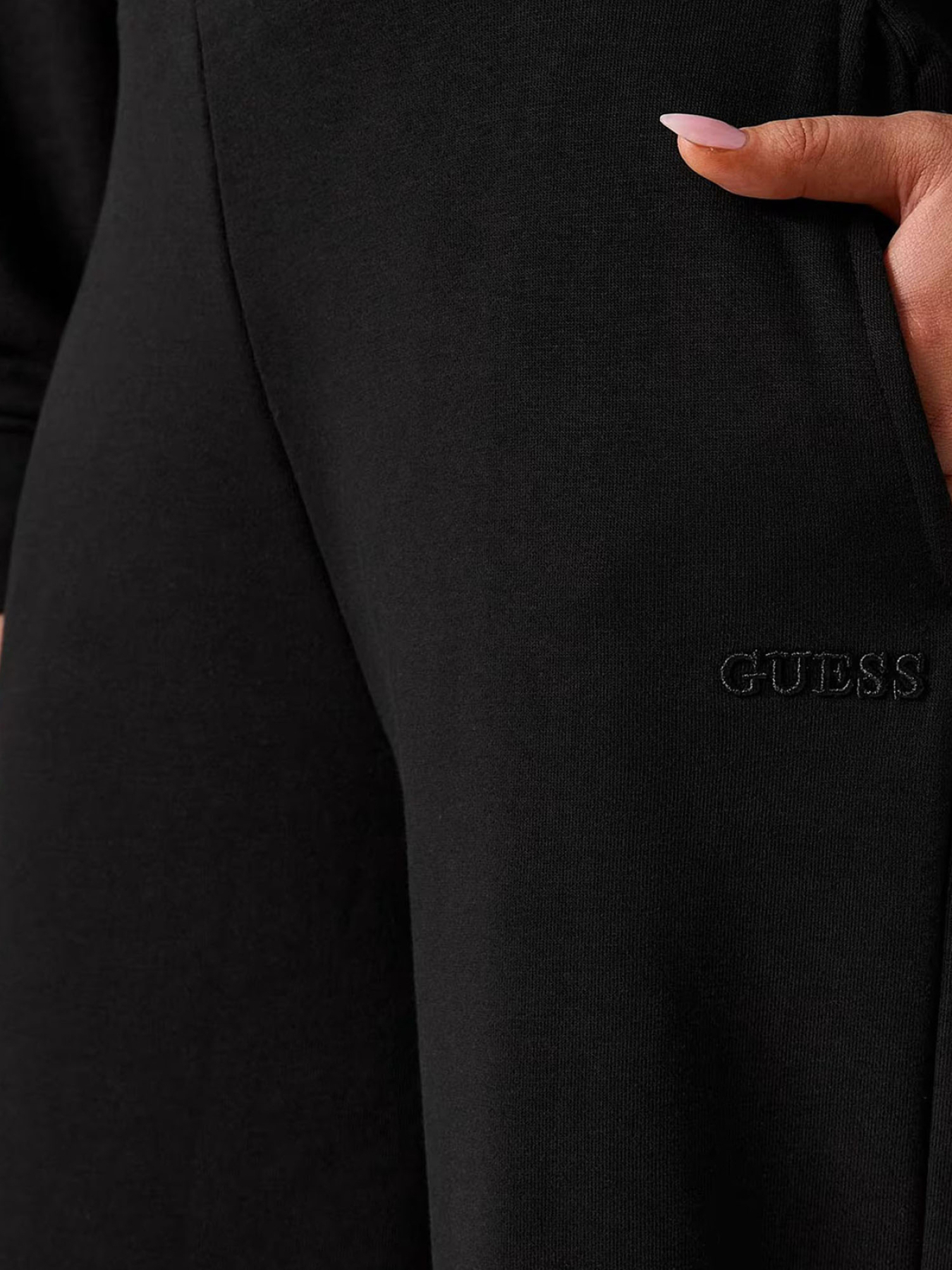 Штаны спортивные GUESS модель V6RB03.KD761;JBLK Штаны спортивные GUESS модель V6RB03.KD761;JBLK Фото