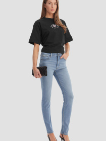 Жіноча чорна футболка модель W6RI20.K8HM0;JBLK Фото