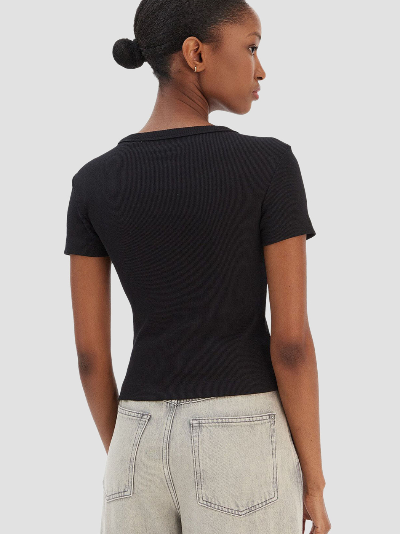 Футболка GUESS модель W6RI22.KA0H1;JBLK Фото