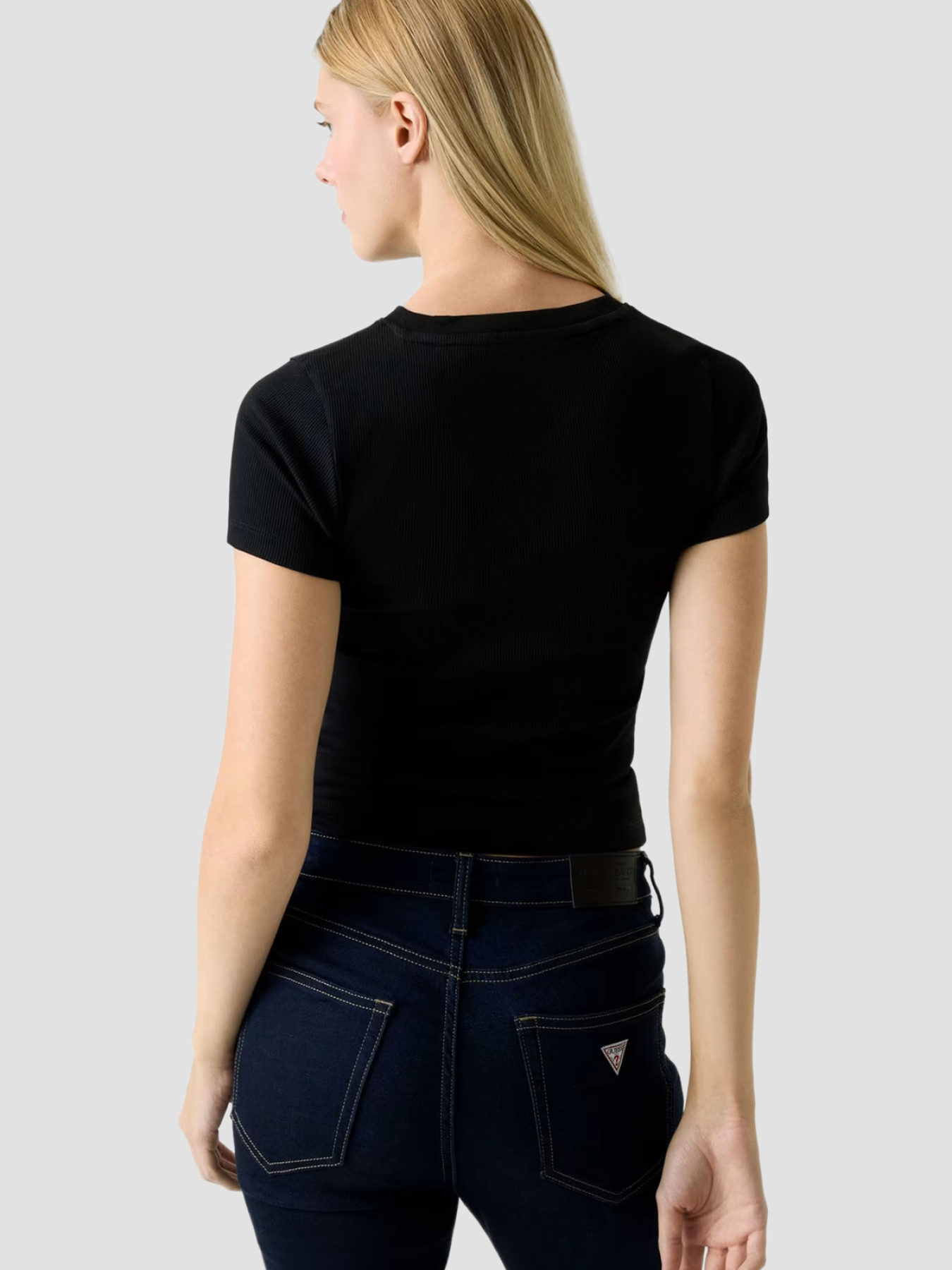 Жіноча чорна футболка модель W6RP21.KA0H1;JBLK Фото