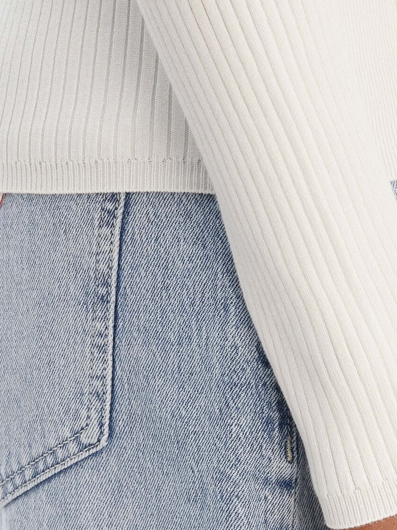 Джемпер GUESS модель W6RR58.Z2YK2;G1O6 Джемпер GUESS модель W6RR58.Z2YK2;G1O6 Фото