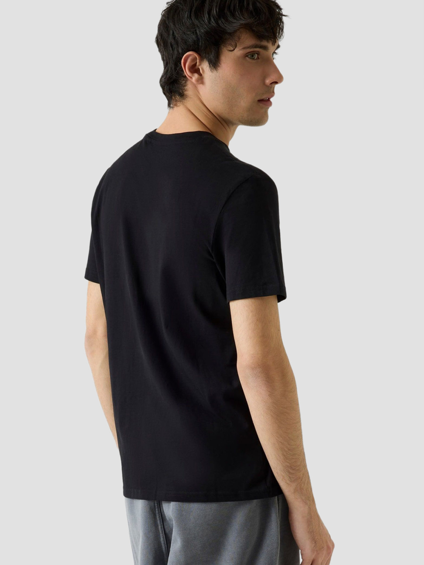 Футболка GUESS модель Z6RI00.I3Z14;JBLK Футболка GUESS модель Z6RI00.I3Z14;JBLK Фото