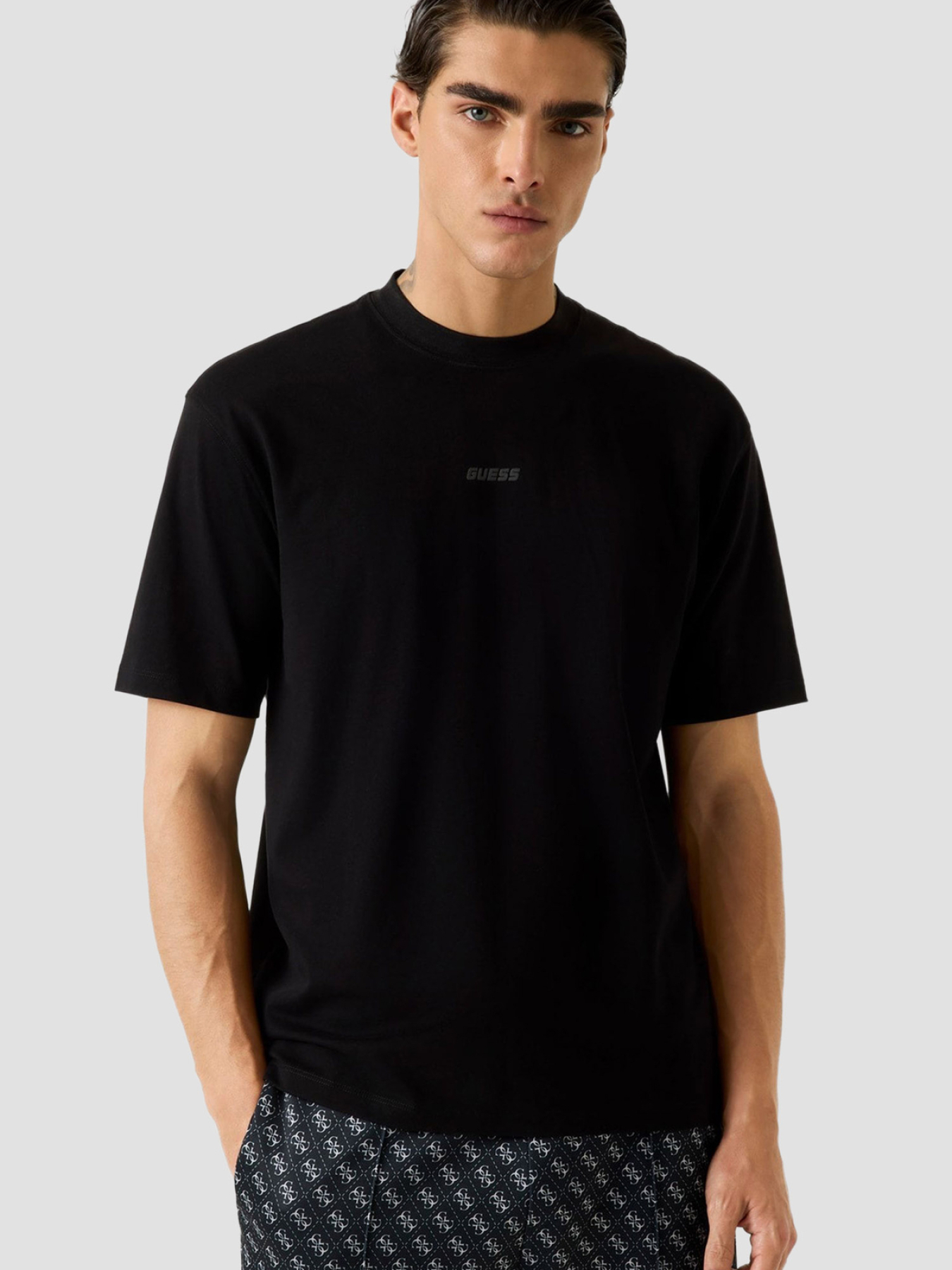 Футболка GUESS модель Z6RI16.I3Z14;JBLK Футболка GUESS модель Z6RI16.I3Z14;JBLK Фото
