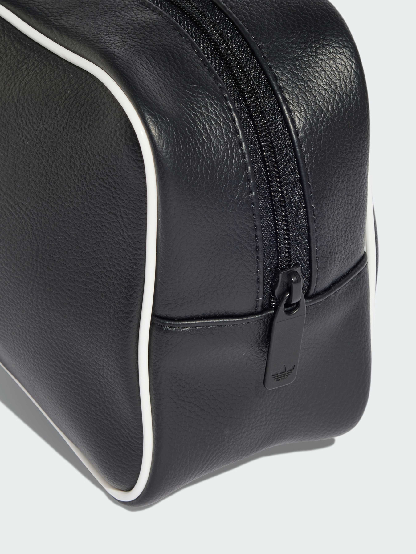 Сумка ADICOLOR ELONGATED AIRLINER модель KD7851 Фото