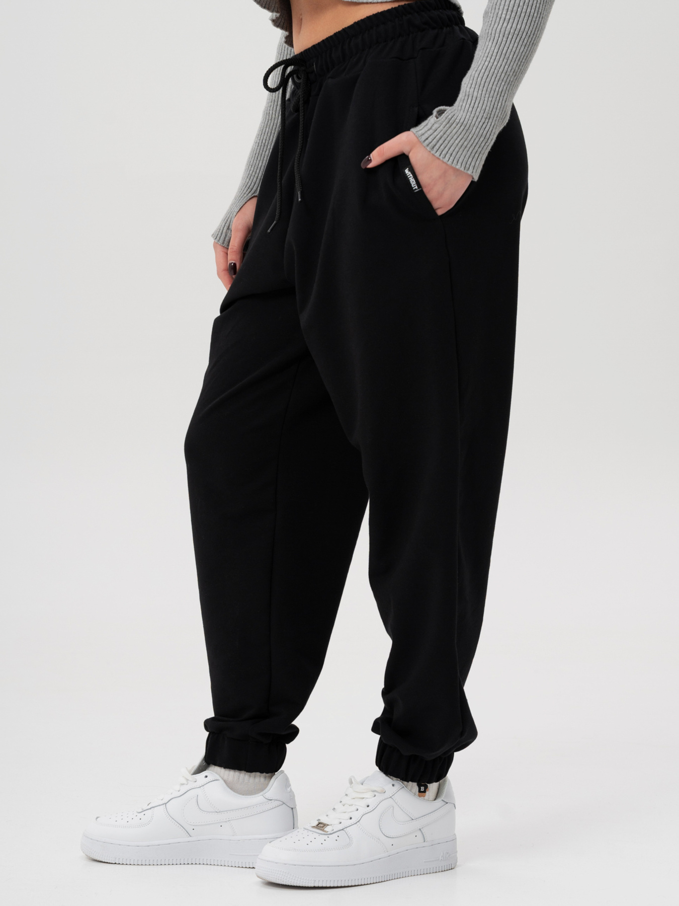 Жіночі Легкі Трикотажні Демісезонні Спортивні Штани Джогери Without Runer Black модель 8056169 Фото