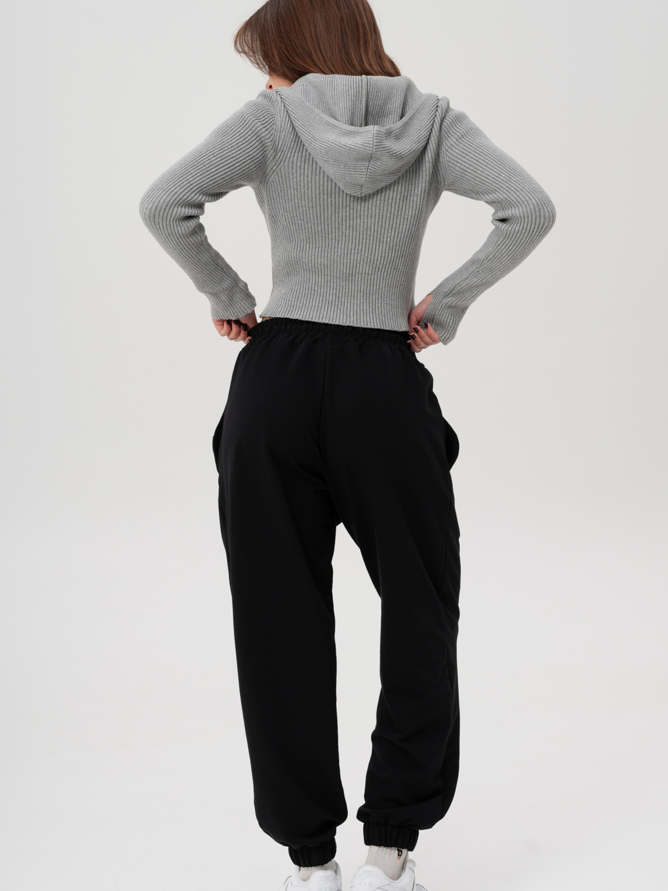 Жіночі Легкі Трикотажні Демісезонні Спортивні Штани Джогери Without Runer Black модель 8056169 Фото