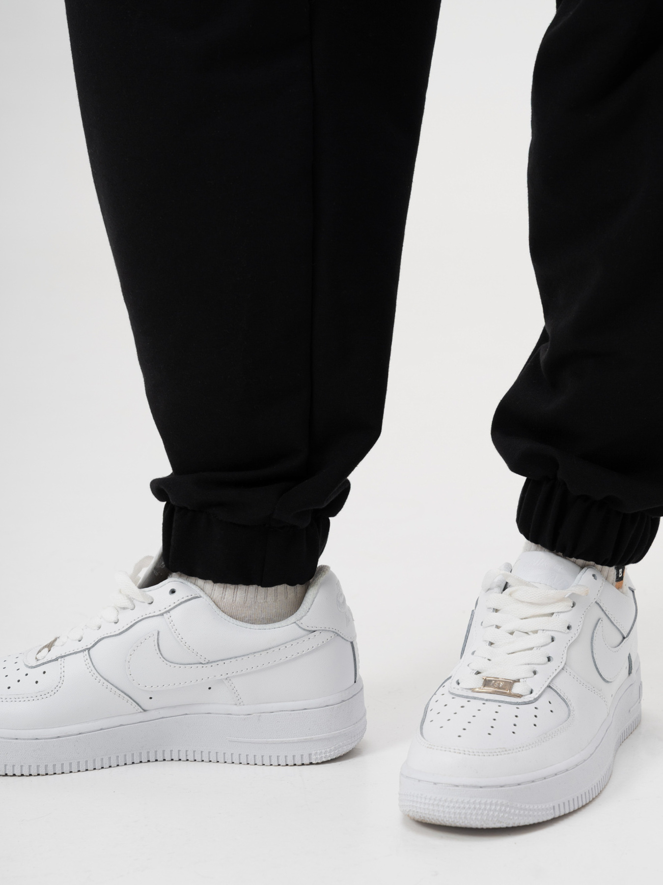 Жіночі Легкі Трикотажні Демісезонні Спортивні Штани Джогери Without Runer Black модель 8056169 Фото