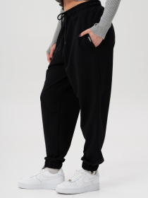 Жіночі Легкі Трикотажні Демісезонні Спортивні Штани Джогери Without Runer Black модель 8056169 Фото