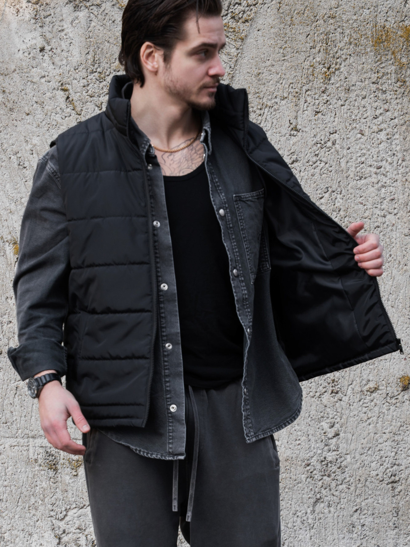 Чоловіча Легка Куртка Жилетка Безрукавка Стьобана Without Spice Black модель 8056182 Фото