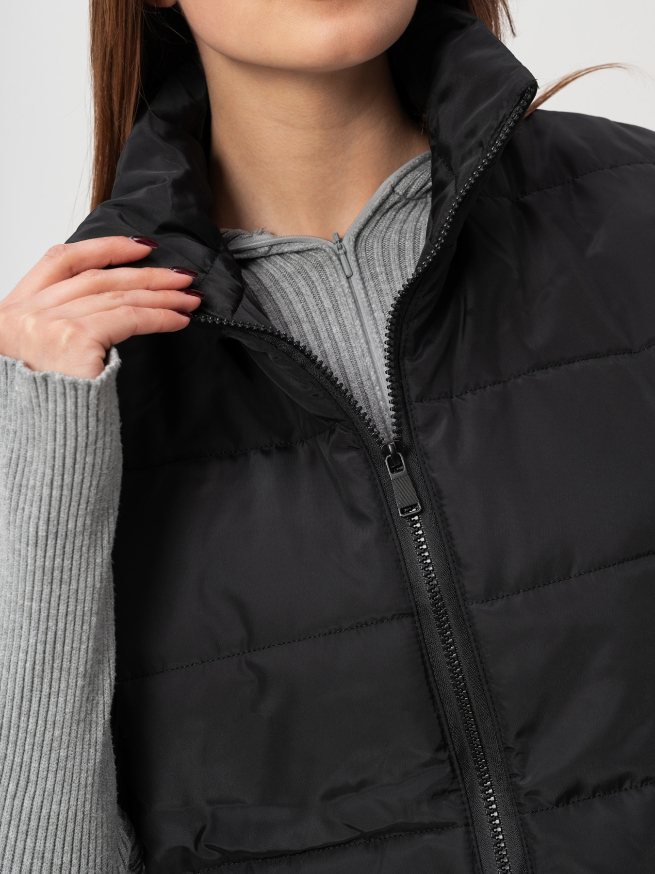 Жіноча Легка Куртка Жилетка Безрукавка Стьобана Without Spice Black модель 8056183 Фото